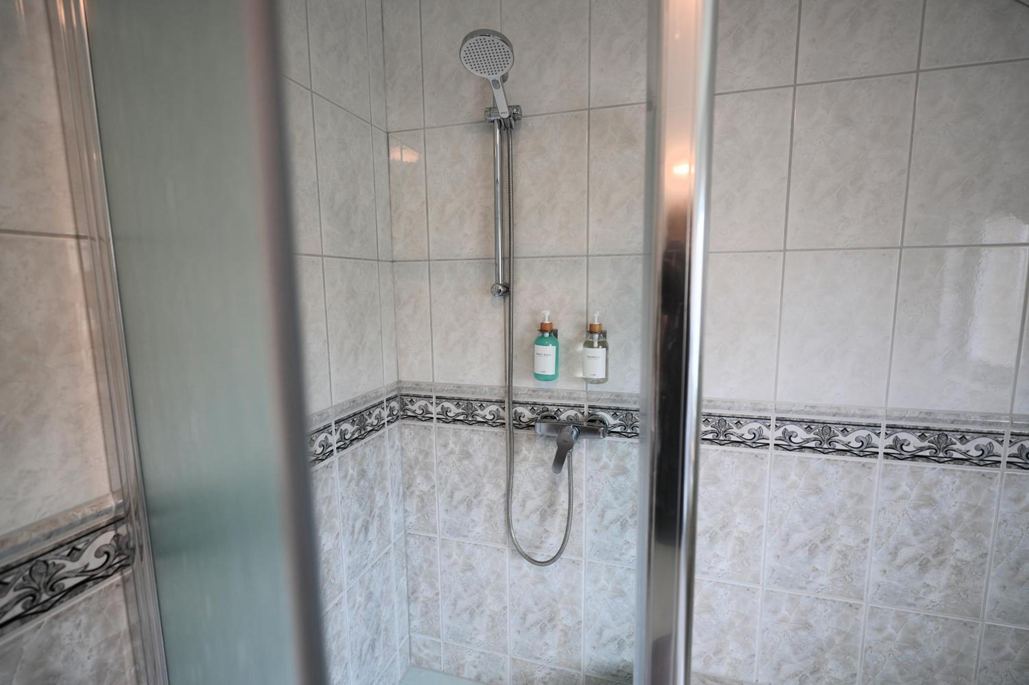 Goldhouse - Sauna, Whirlpool, Switch, Darts & Mehr Andernach Ngoại thất bức ảnh